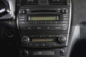 Седан Toyota Avensis 2009 года, 1019000 рублей, Сургут