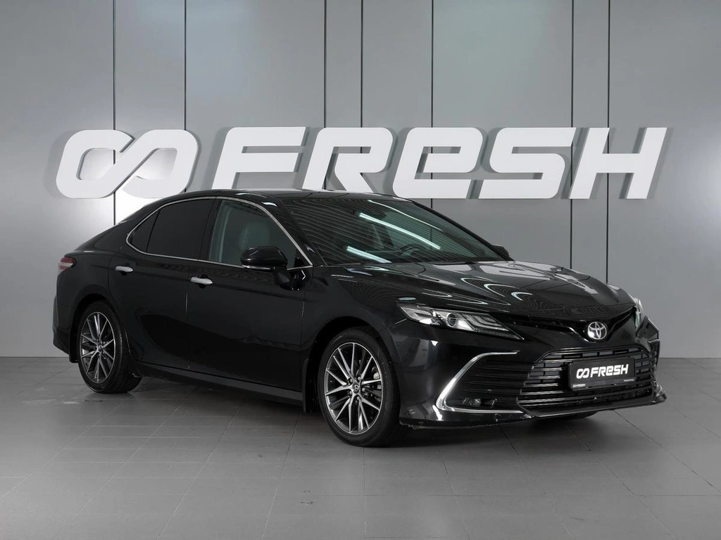 Седан Toyota Camry 2023 года, 3849000 рублей, Красный Пахарь
