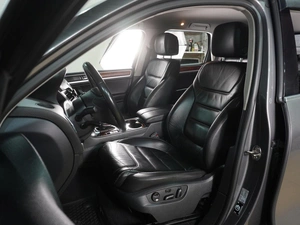 Внедорожник Volkswagen Touareg 2013 года, 2749000 рублей, Воронеж