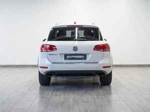 Внедорожник Volkswagen Touareg 2011 года, 2419000 рублей, Саратов