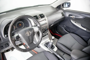 Седан Toyota Corolla 2011 года, 799000 рублей, Пермь