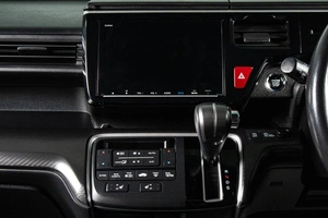 Минивэн Honda Stepwgn Spada 2019 года, 2499000 рублей, Сургут