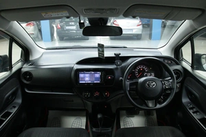 Хетчбэк Toyota Vitz 2017 года, 958000 рублей, Солонцы