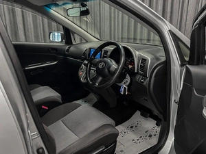 Минивэн Toyota Wish 2003 года, 800000 рублей, Красноярск
