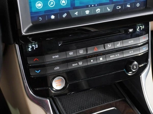 Седан Jaguar XE 2016 года, 1949000 рублей, Воронеж