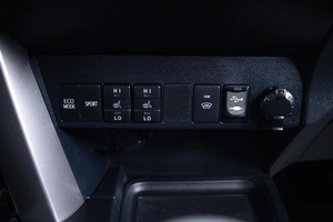 Внедорожник Toyota RAV4 2017 года, 2149000 рублей, Пермь