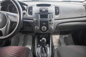 Седан Kia Cerato 2011 года, 949000 рублей, Барнаул