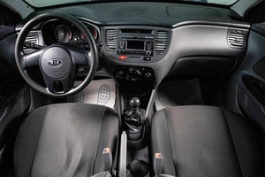 Седан Kia Rio 2011 года, 419000 рублей, Сургут