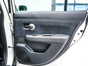 Хетчбэк Nissan Tiida 2011 года, 840000 рублей, Красноярск