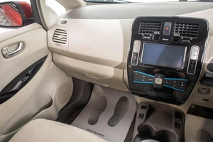 Хетчбэк Nissan Leaf 2013 года, 939000 рублей, Барнаул