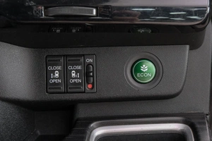 Минивэн Honda Stepwgn Spada 2015 года, 1989000 рублей, Красноярск