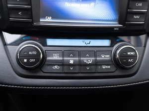 Внедорожник Toyota RAV4 2016 года, 2550000 рублей, Санкт-Петербург