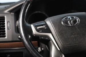 Внедорожник Toyota Land Cruiser 2018 года, 7299000 рублей, Новосибирск
