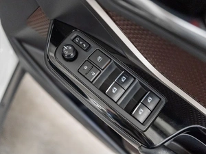 Внедорожник Toyota C-HR 2018 года, 1950000 рублей, Красноярск