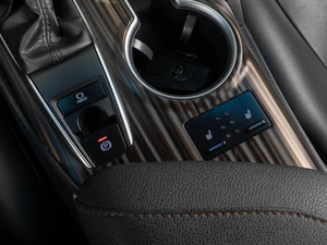 Седан Toyota Camry 2019 года, 2449000 рублей, Тюмень