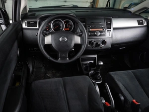 Хетчбэк Nissan Tiida 2010 года, 814000 рублей, Воронеж