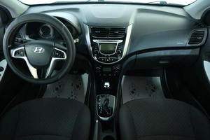 Хетчбэк Hyundai Solaris 2012 года, 919000 рублей, Омск