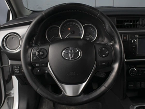 Хетчбэк Toyota Auris 2015 года, 1439000 рублей, Омск