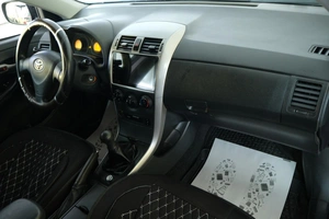Седан Toyota Corolla 2007 года, 859000 рублей, Омск