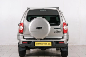 Внедорожник Chevrolet Niva 2016 года, 839000 рублей, Красноярск