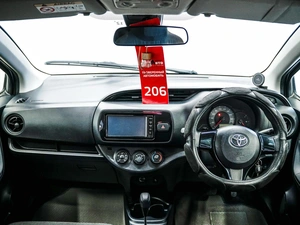 Хетчбэк Toyota Vitz 2018 года, 980000 рублей, Красноярск