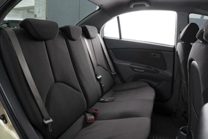 Седан Kia Rio 2010 года, 590000 рублей, Омск