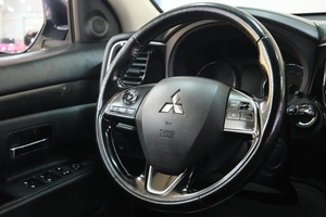 Внедорожник Mitsubishi Outlander 2016 года, 1699000 рублей, Омск