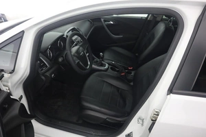 Седан Opel Astra 2013 года, 830000 рублей, Орёл