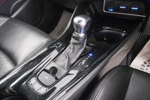 Внедорожник Toyota C-HR 2017 года, 2009000 рублей, Красноярск