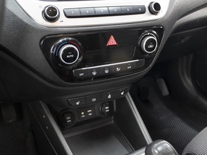 Седан Hyundai Solaris 2018 года, 1293000 рублей, Омск