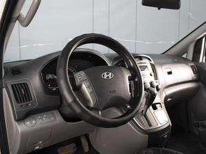 Минивэн Hyundai H-1 2013 года, 1900000 рублей, Омск