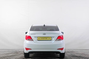 Седан Hyundai Solaris 2016 года, 899000 рублей, Кемерово