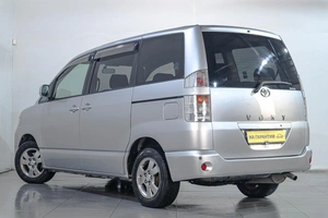 Минивэн Toyota Voxy 2003 года, 1139000 рублей, Челябинск