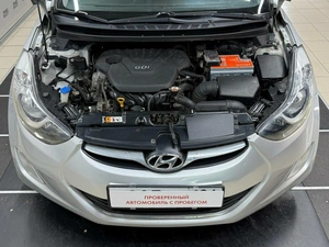 Седан Hyundai Avante 2012 года, 850000 рублей, Красноярск