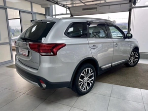 Внедорожник Mitsubishi Outlander 2017 года, 1760000 рублей, Красноярск