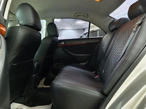 Седан Toyota Avensis 2005 года, 770000 рублей, Ачинск