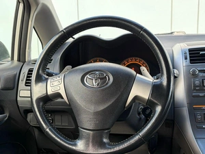 Хетчбэк Toyota Auris 2007 года, 699000 рублей, Ижевск