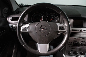 Хетчбэк Opel Astra 2010 года, 469000 рублей, Сургут