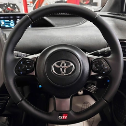Хетчбэк Toyota Prius PHV 2018 года, 2357000 рублей, Красноярск
