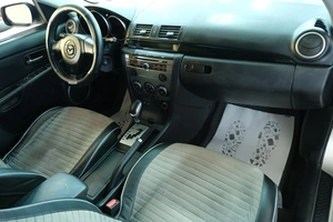Седан Mazda 3 2007 года, 619000 рублей, Омск