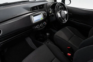 Хетчбэк Toyota Vitz 2013 года, 799000 рублей, Челябинск