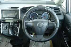 Минивэн Toyota Wish 2017 года, 1889000 рублей, Омск