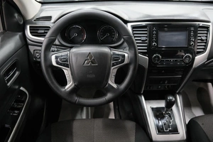 Пикап Mitsubishi L200 2021 года, 2819000 рублей, Омск