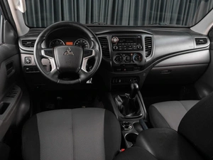 Пикап Mitsubishi L200 2017 года, 1999000 рублей, Тюмень