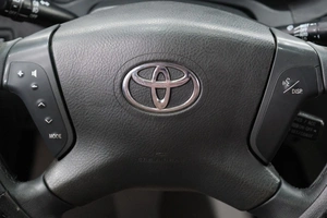 Седан Toyota Avensis 2003 года, 559000 рублей, Омск