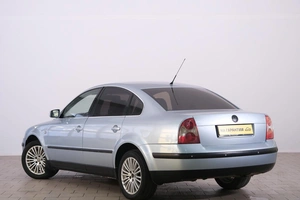 Седан Volkswagen Passat 2002 года, 429000 рублей, Омск