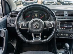Седан Volkswagen Polo 2018 года, 1299000 рублей, Саратов