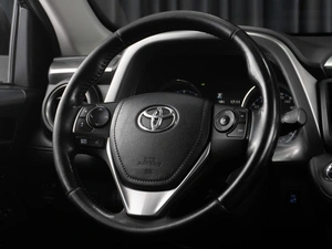 Внедорожник Toyota RAV4 2017 года, 2339000 рублей, Тюмень