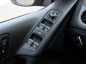 Внедорожник Volkswagen Tiguan 2011 года, 1280000 рублей, Краснодар