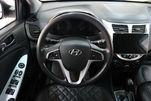 Седан Hyundai Solaris 2012 года, 629000 рублей, Омск